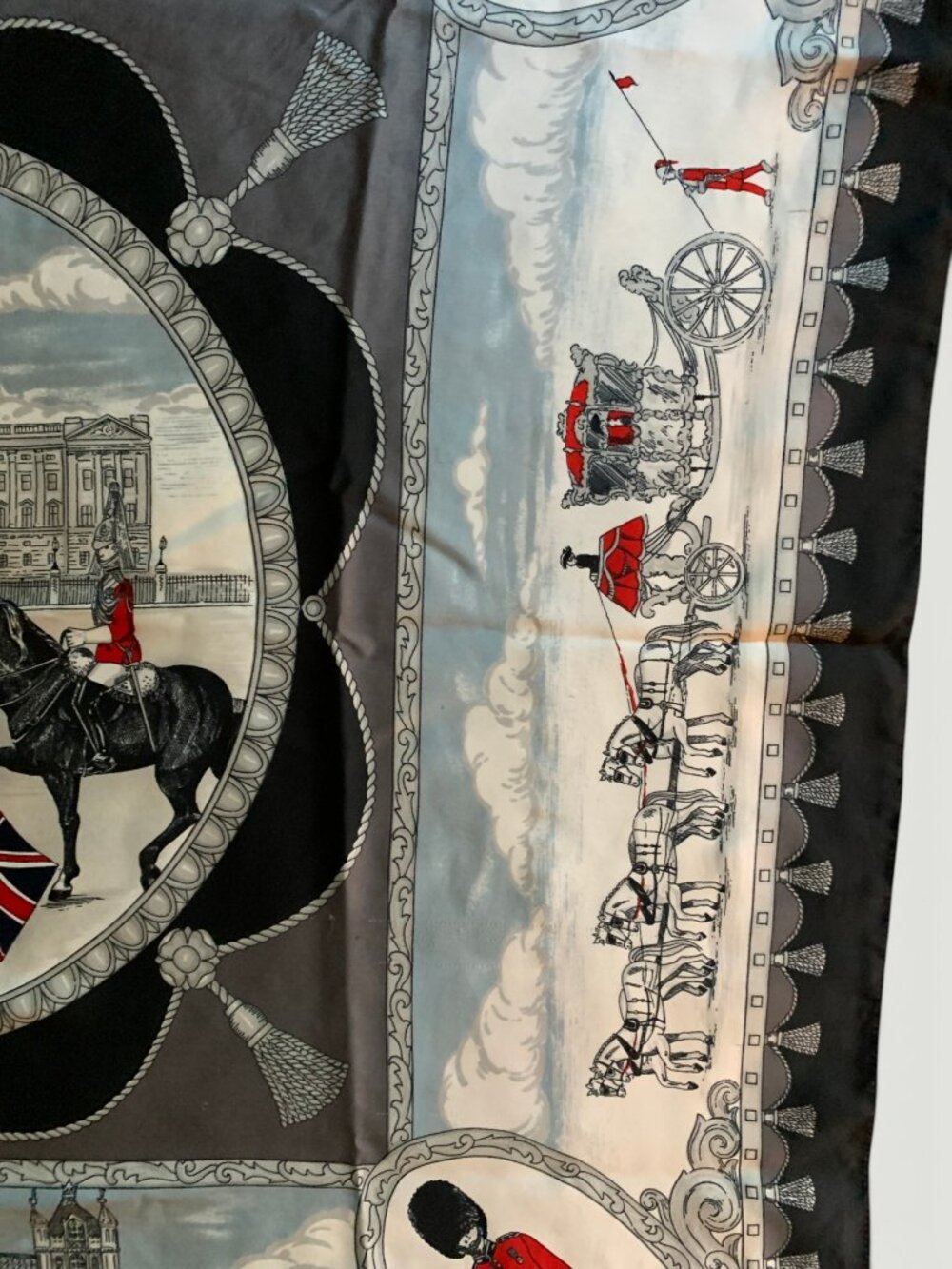London silk scarf - Picture 3 of 5